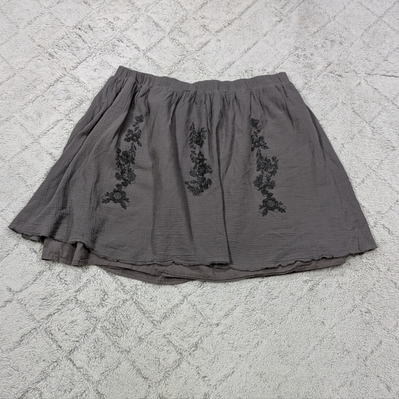 Garnet Hill Dresses & Skirts - Garnet Hill Skirt Women's L Gray Floral Embroidered Mini Ruffle Lined Boho